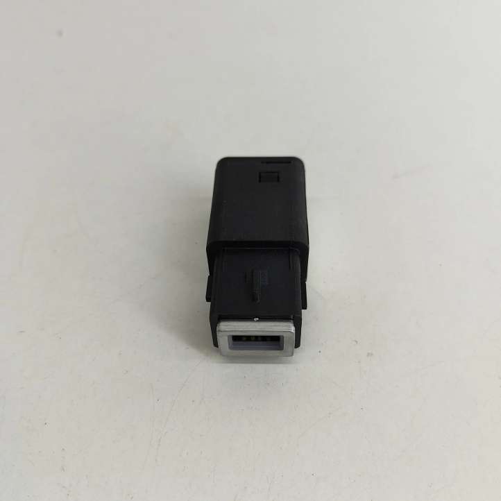 98217039DX Opel Mokka X USB jungtis