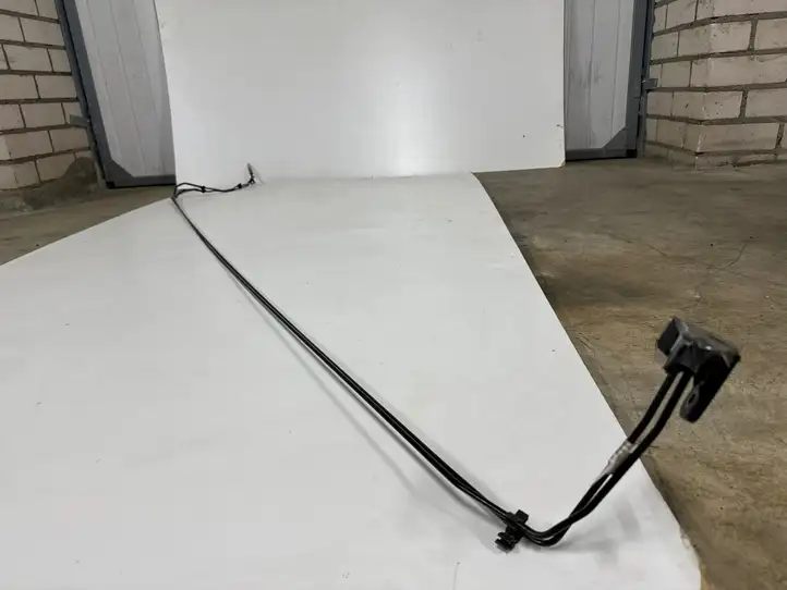 Tesla Model Y (2019 - 2024) 228871300B Тормозные трубки и шланги — фото 1