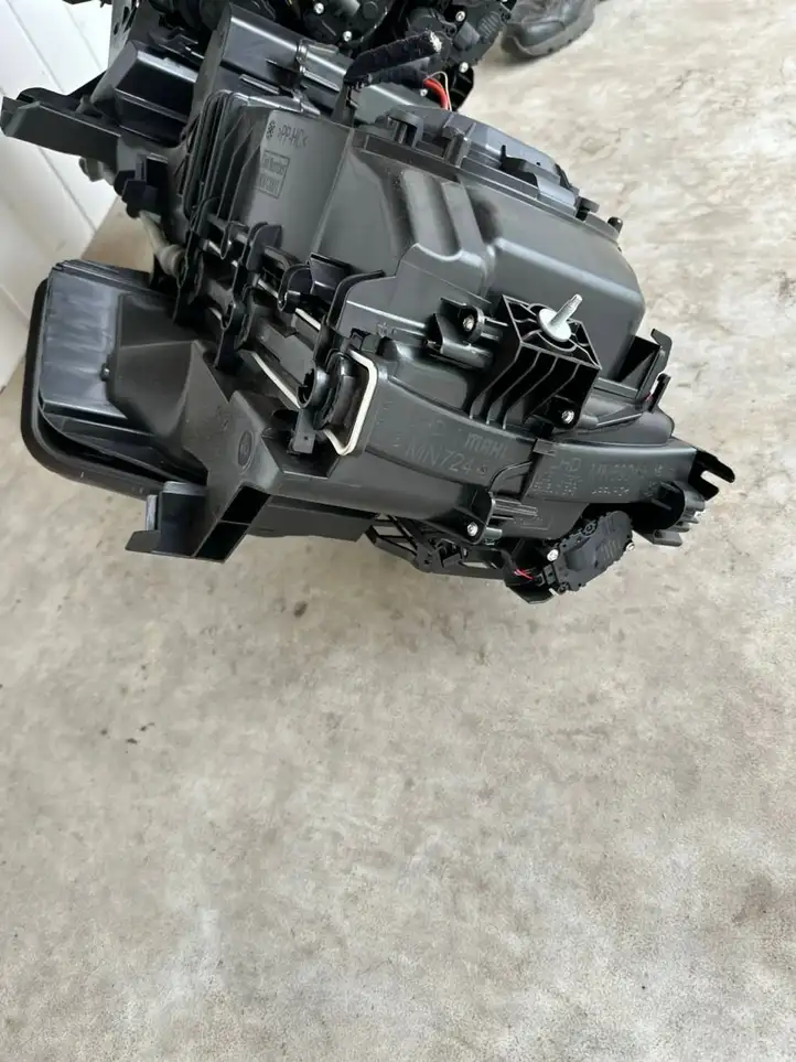 BMW iX (2021 - ) 6411HZ5A2BAB9 Комплект системы вентиляции салона — фото 6