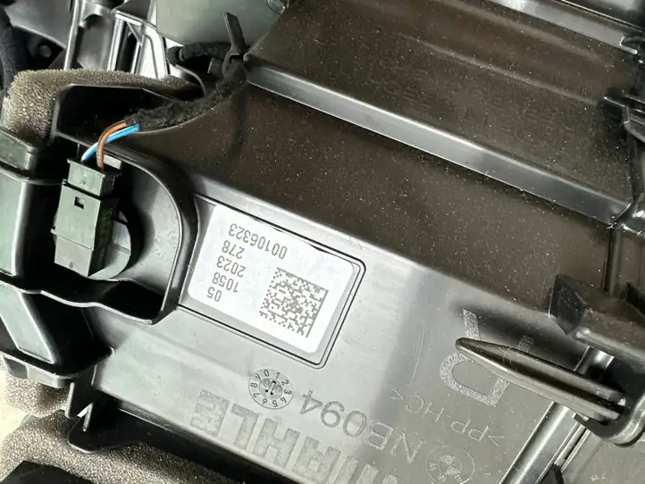 BMW iX (2021 - ) 6411HZ5A2BAB9 Комплект системы вентиляции салона — фото 13
