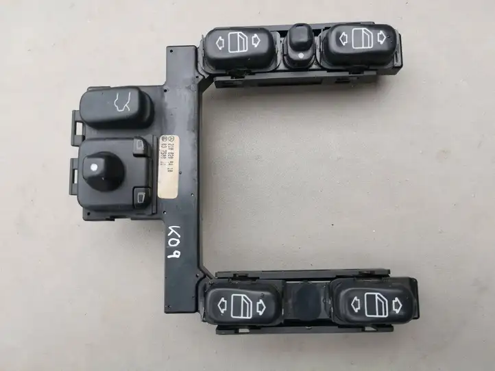 Mercedes-Benz E W210 (1995 - 2002) 2108200410 Кнопка стеклоподъемников — фото 2