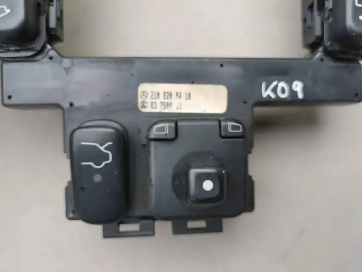 Mercedes-Benz E W210 (1995 - 2002) 2108200410 Кнопка стеклоподъемников — фото 4