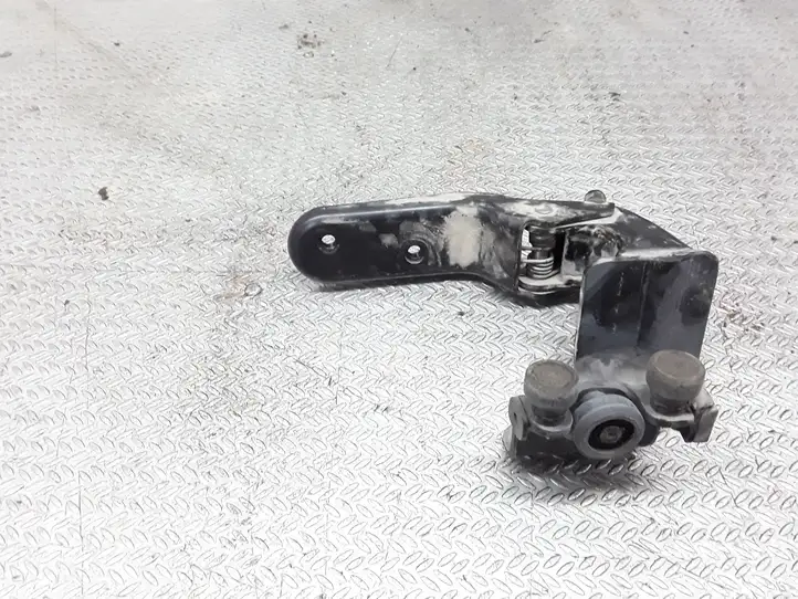 Mercedes-Benz Vaneo W414 (2001 - 2005) A4147600147 Средняя направляющая ролика раздвижной двери — фото 1