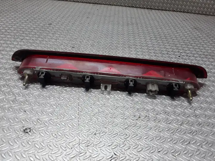 Toyota Corolla Verso E121 (2001 - 2004) Дополнительный стоп фонарь — фото 2