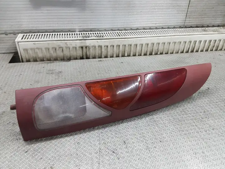 Renault Kangoo I (1997 - 2003) Задний фонарь в кузове — фото 1