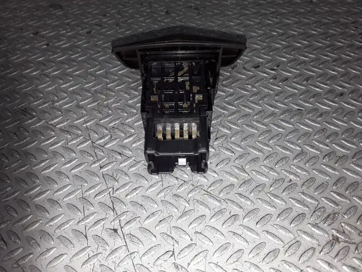 Nissan Primera (2001 - 2008) NILES06016 Включатель аварийных фонарей — фото 2