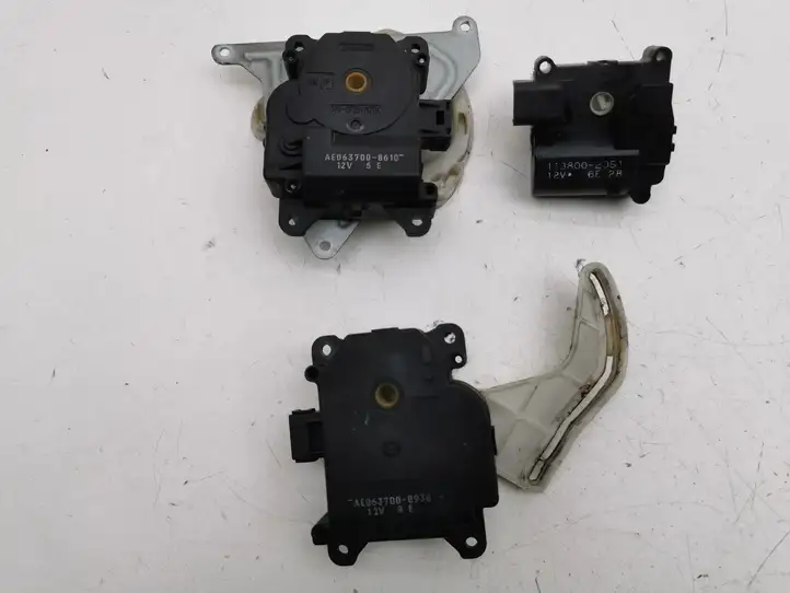Toyota Corolla E120 E130 (2000 - 2004) AE0637008610 Двигатель задвижки потока воздуха — фото 1