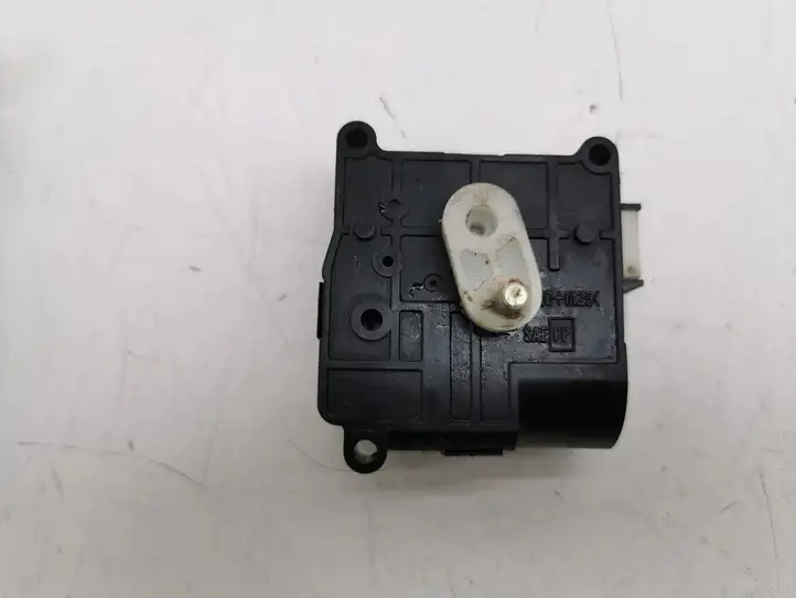 Toyota Corolla E120 E130 (2000 - 2004) AE0637008610 Двигатель задвижки потока воздуха — фото 5