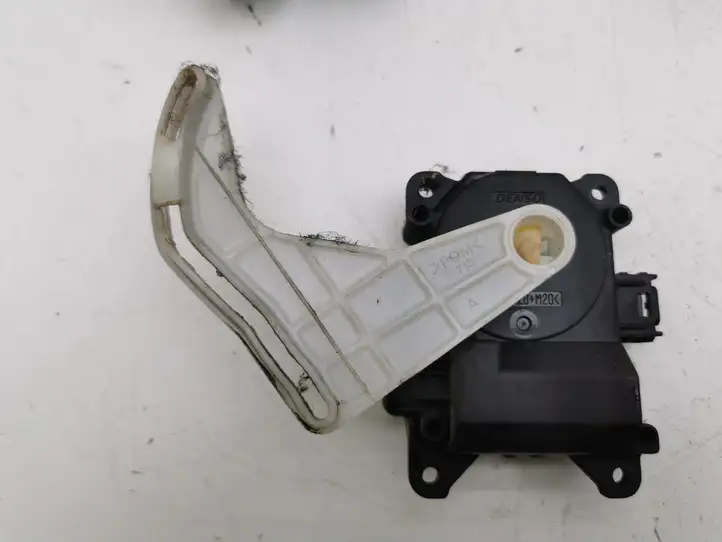 Toyota Corolla E120 E130 (2000 - 2004) AE0637008610 Двигатель задвижки потока воздуха — фото 8