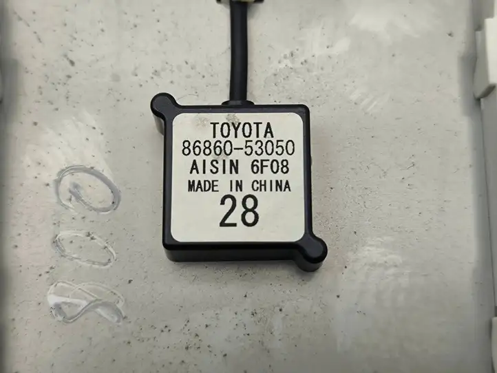Lexus IS 220D-250-350 (2005 - 2010) 8686053050 GPS антенна — фото 1