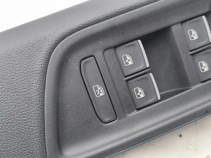 Audi A1 (2019 - ) 82C867256 Кнопка стеклоподъемников — фото 2