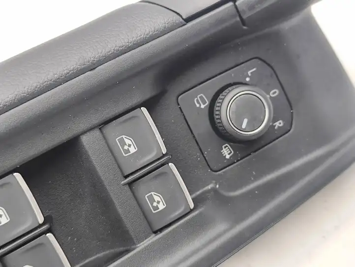 Audi A1 (2019 - ) 82C867256 Кнопка стеклоподъемников — фото 10