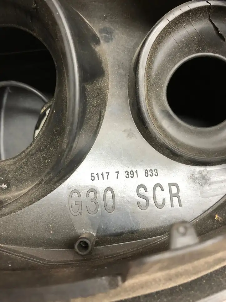 BMW 5 G30 G31 (2016 - ) 11884410 Крышка топливного бака — фото 3