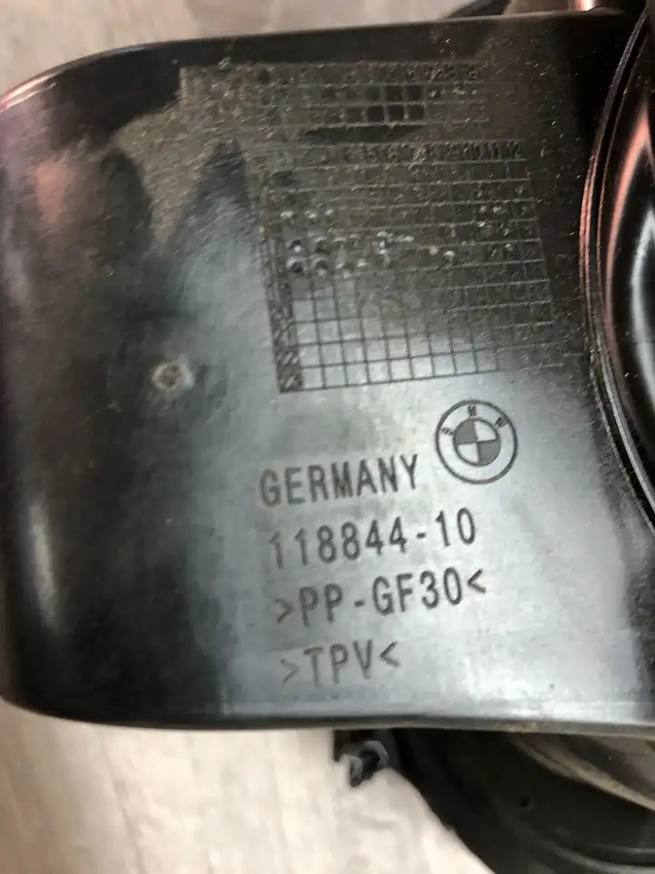 BMW 5 G30 G31 (2016 - ) 11884410 Крышка топливного бака — фото 4
