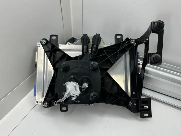 Tesla Model Y (2019 - 2024) 165792000J Прочие блоки управления — фото 8