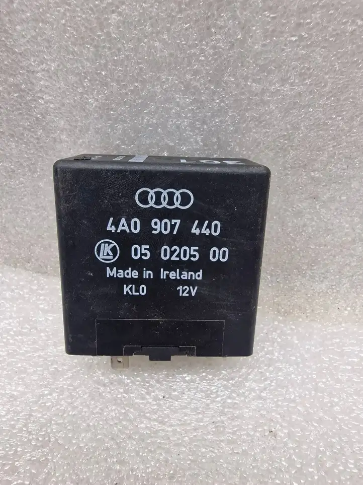 Audi A8 S8 D2 4D (1999 - 2002) 4A0907440 Реле интервала стеклоочистителей — фото 2