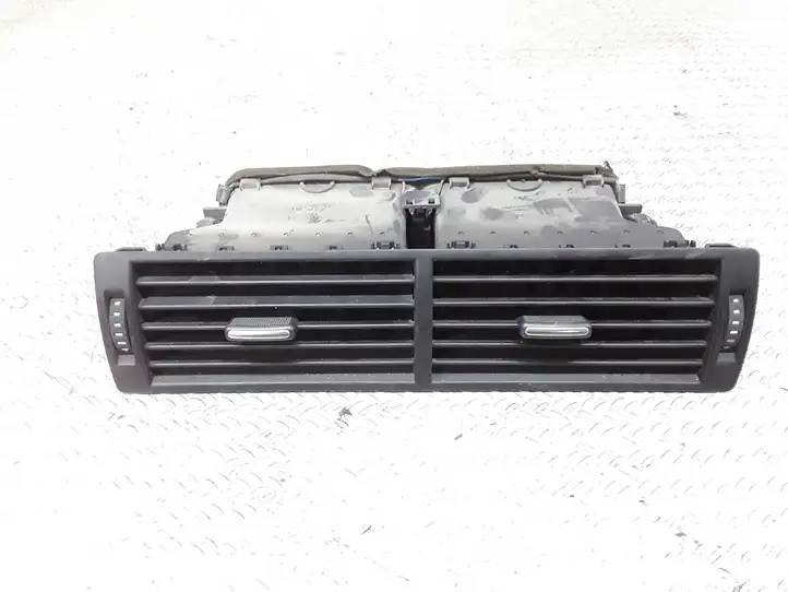 Audi A4 S4 B6 8E 8H (2000 - 2006) 8E0820951H Центральный воздушный дефлектор — фото 1