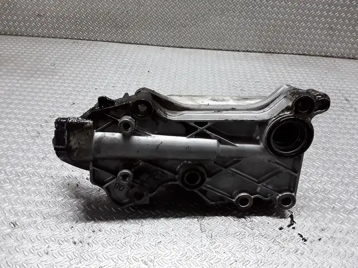 Mercedes-Benz C W204 (2007 - 2014) 6511800865 Кронштейн масляного фильтра — фото 2