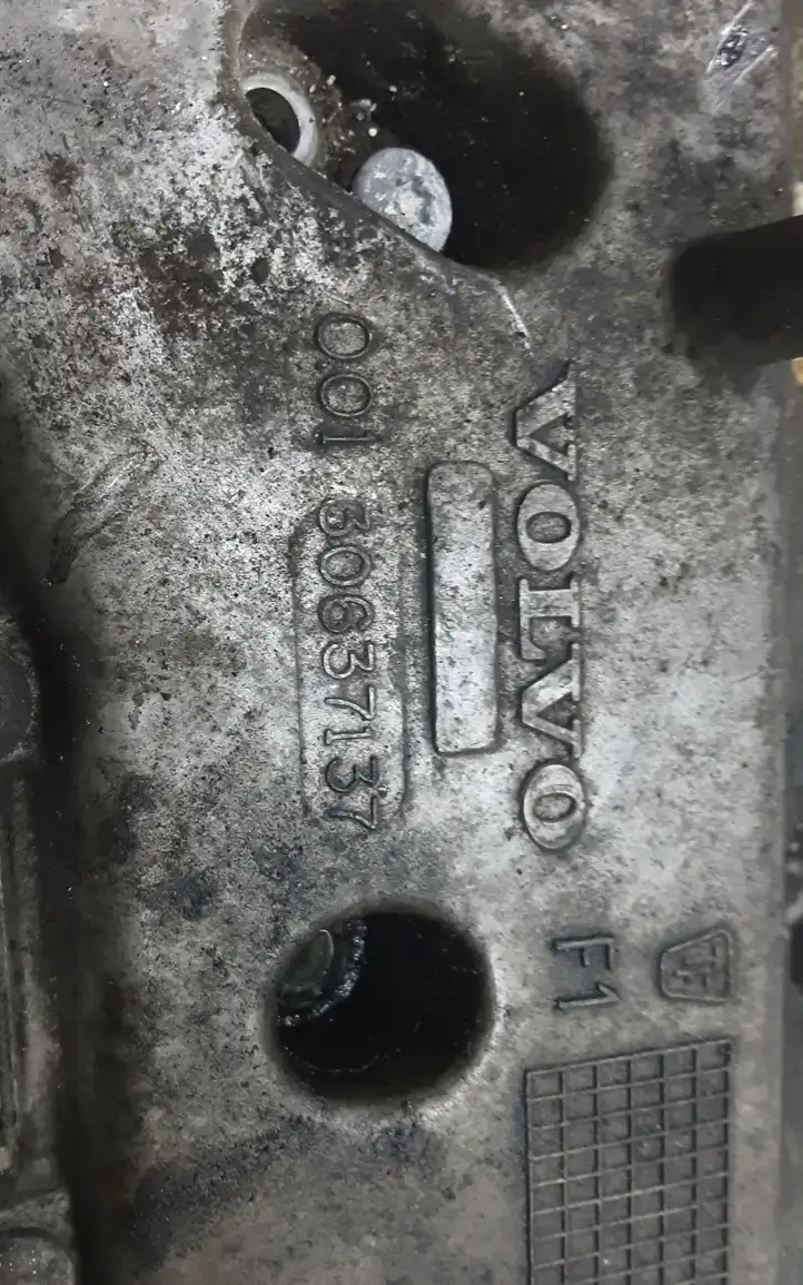 Volvo S60 (2000 - 2004) 30637137 Крышка головки блока цилиндров — фото 3