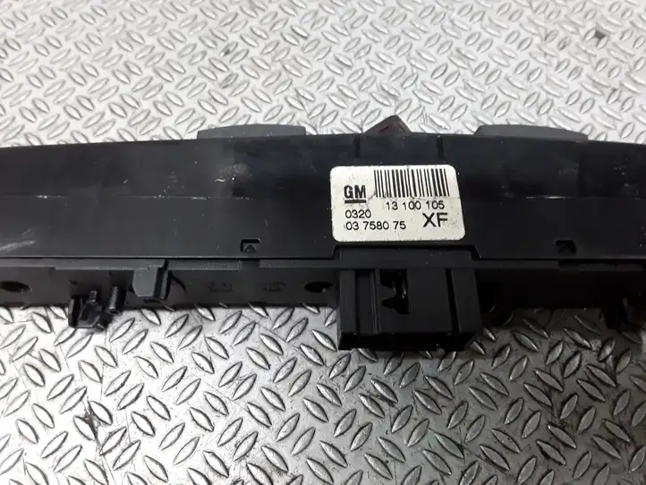 Opel Zafira B (2003 - 2006) GM13100105 Включатель аварийных фонарей — фото 3