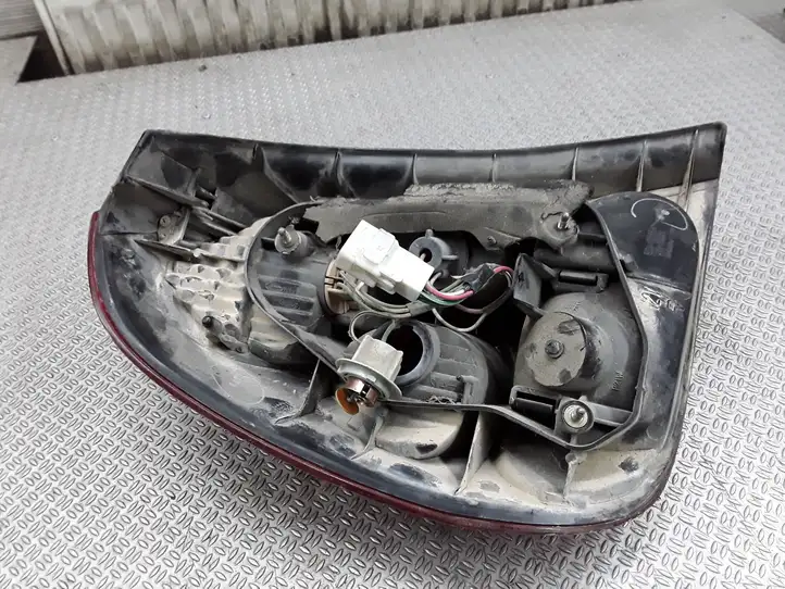 Toyota Corolla E110 (1995 - 2002) 22076587 Задний фонарь в кузове — фото 2