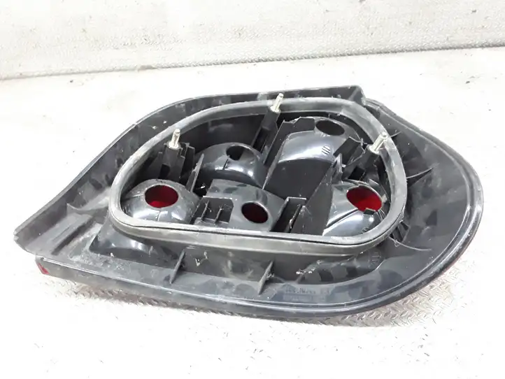 Renault Megane I (1995 - 2002) 7700428320 Задний фонарь в кузове — фото 2