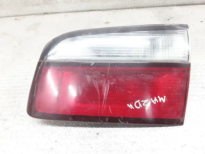 Mazda 626 (1999 - 2002) Задний фонарь в крышке багажника — фото 1