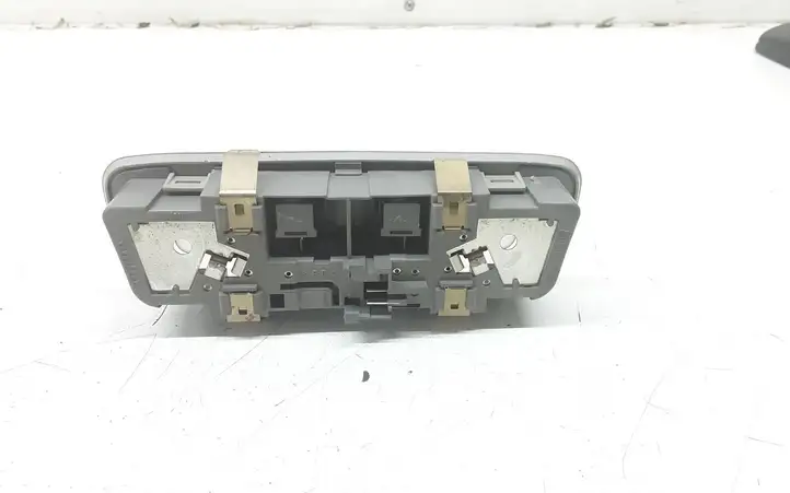 Toyota Avensis Verso (2001 - 2004) Передняя подсветка — фото 2