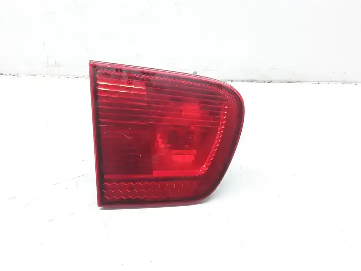 Seat Ibiza II (6k) (1999 - 2002) 6K6945107B Задний фонарь в крышке багажника — фото 1