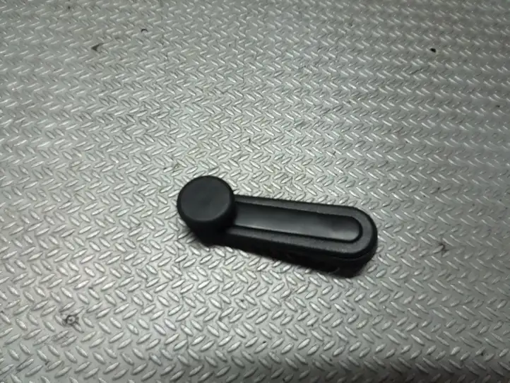 Toyota Yaris (2005 - 2009) 6926002020 Ручка стеклоподъемника — фото 1