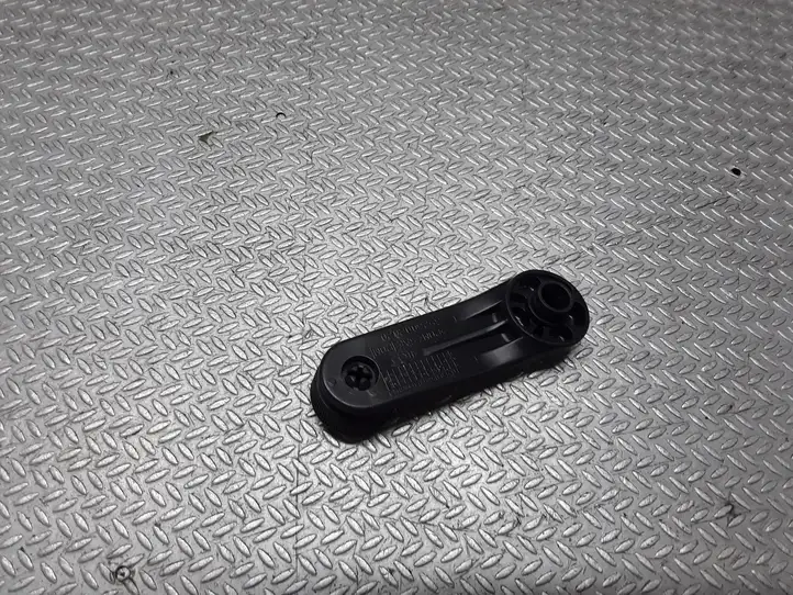 Toyota Yaris (2005 - 2009) 6926002020 Ручка стеклоподъемника — фото 2