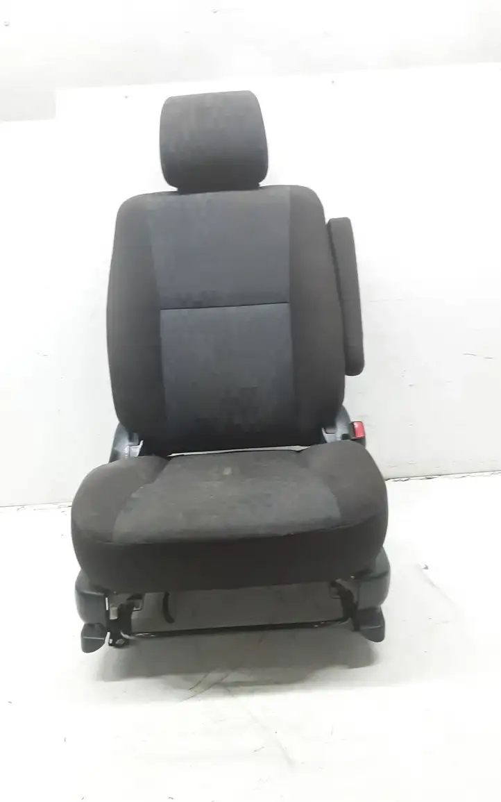 Toyota Avensis Verso (2001 - 2004) Переднее сиденье пассажира — фото 1