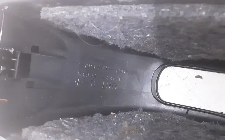 Toyota Avensis Verso (2001 - 2004) 5894144020 Отделка ручного тормоза — фото 2