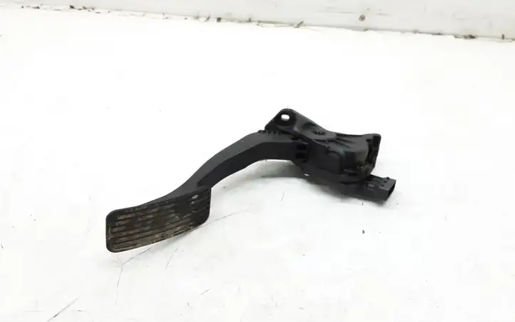 Opel Astra J (2009 - 2012) 13252704 Педаль акселератора — фото 1