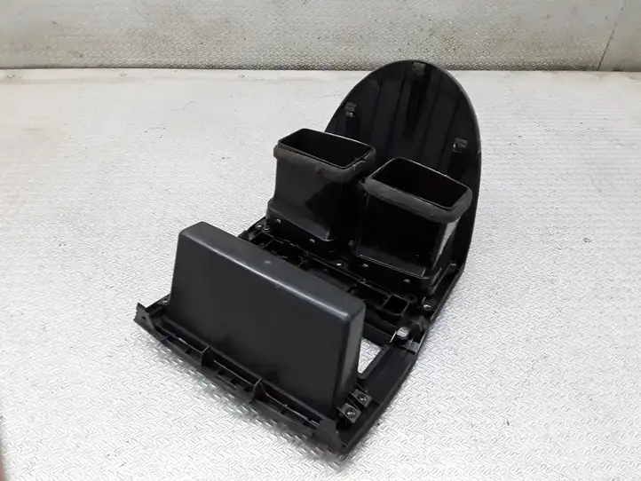 Hyundai Santa Fe (2000 - 2005) 8477126620 Центральный воздушный дефлектор — фото 2