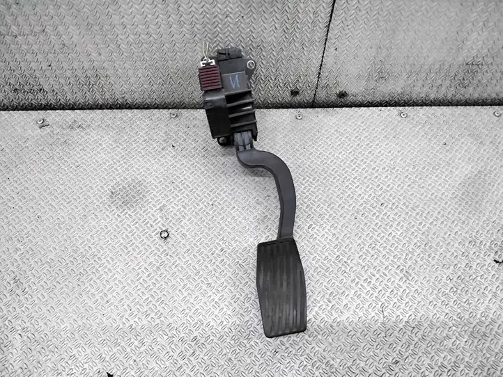 Opel Corsa D (2006 - 2010) 55702020 Педаль акселератора — фото 1