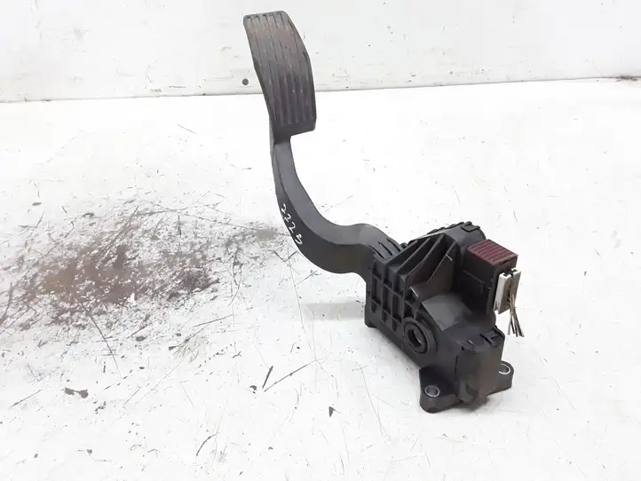 Opel Corsa D (2006 - 2010) 55702020 Педаль акселератора — фото 1