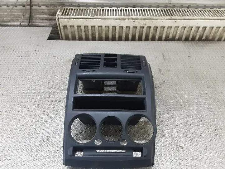 Hyundai Getz (2002 - 2005) 847401C050 Центральная отделка панели приборов — фото 1