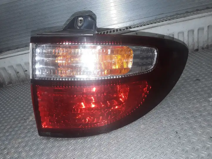 Toyota Previa (XR30, XR40) II (2000 - 2006) Задний фонарь в кузове — фото 1