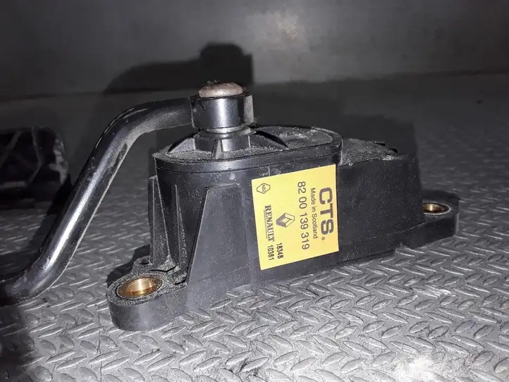 Renault Modus (2004 - 2007) 8200276359 Педаль акселератора — фото 2