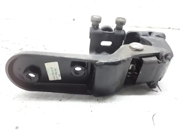 Mercedes-Benz Vaneo W414 (2001 - 2005) A4147600447 Средняя направляющая ролика раздвижной двери — фото 2