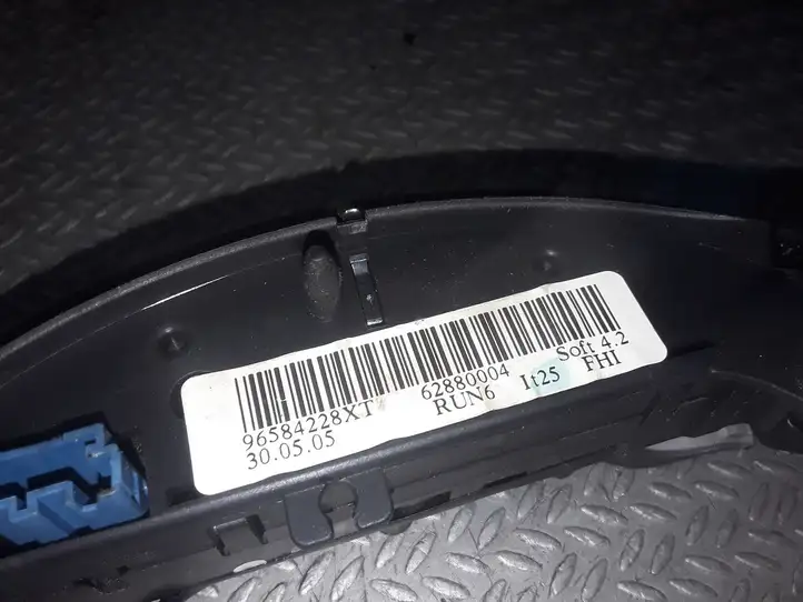 Citroen C4 (2004 - 2008) 62880004 Кнопки на рулевом колесе — фото 2