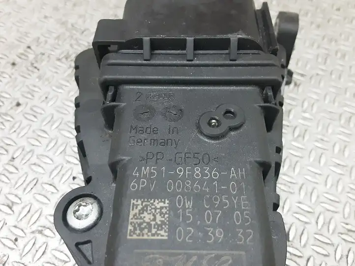 Volvo V50 (2004 - 2008) 4M519F836AH Педаль акселератора — фото 3