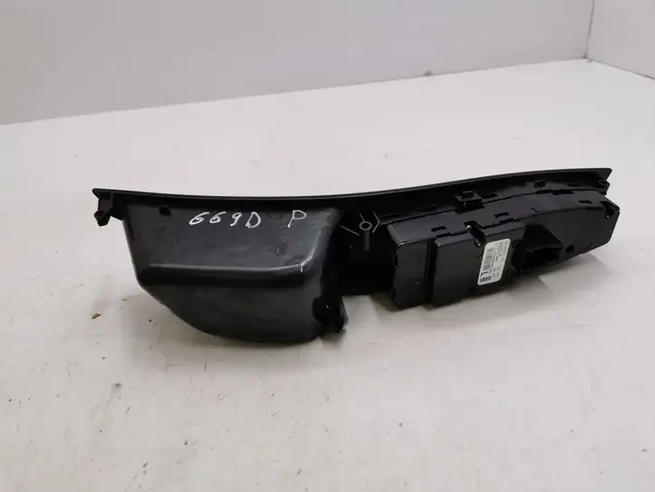 BMW 5 F10 F11 (2009 - 2016) 9238241 Блок кнопок стеклоподъемников — фото 4