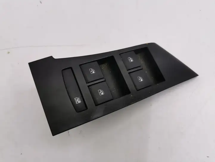 Opel Astra J (2009 - 2012) 13305003 Кнопка стеклоподъемников — фото 1
