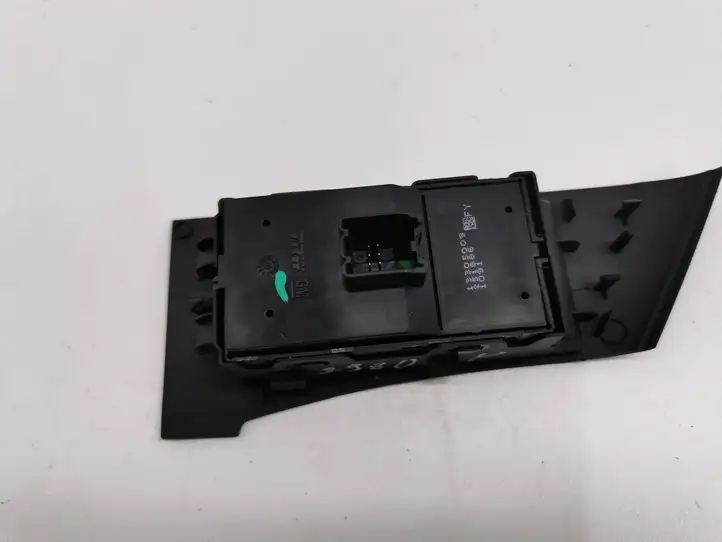 Opel Astra J (2009 - 2012) 13305003 Кнопка стеклоподъемников — фото 6