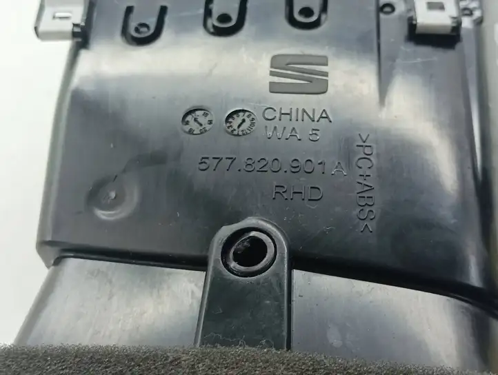 Seat Ateca (2016 - ) 577820901 Боковой воздушный дефлектор — фото 6