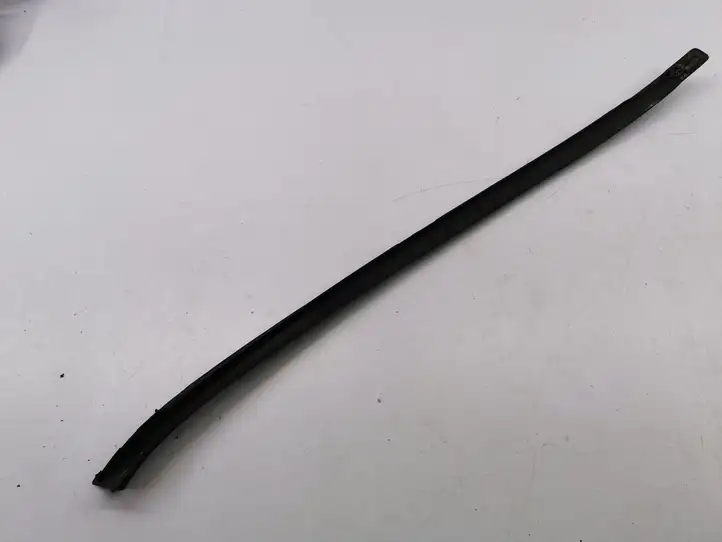 Opel Astra J (2009 - 2012) 13280301 Накладка стоек лобового стекла — фото 4