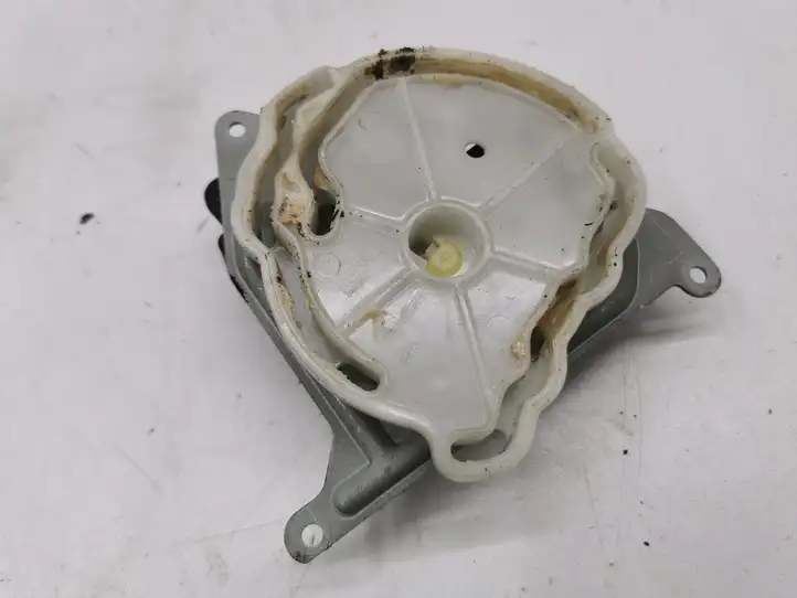 Toyota Corolla E120 E130 (2004 - 2007) AE0637008930 Двигатель задвижки потока воздуха — фото 2