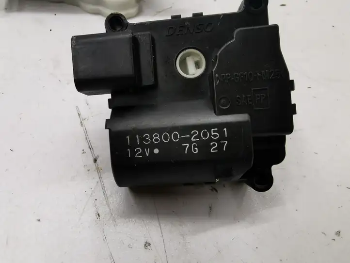 Toyota Corolla E120 E130 (2004 - 2007) AE0637008930 Двигатель задвижки потока воздуха — фото 4